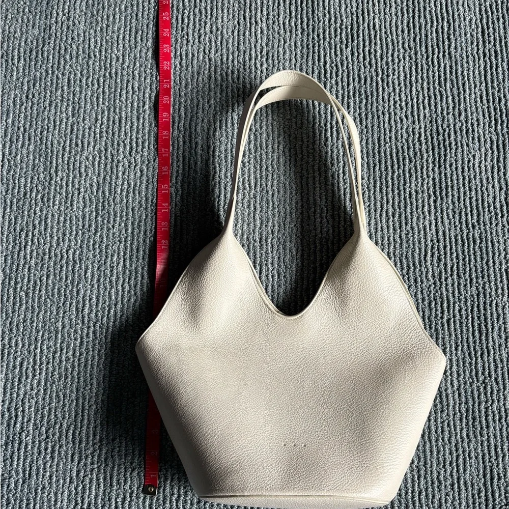 Aesther Ekme Phantom Bucket shoulder handbag in Creme used 2x - Picture 11 of 11